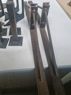 Metal shelf brackets/table legs