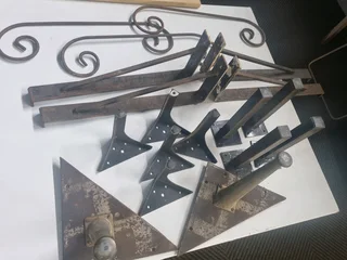Metal shelf brackets/table legs