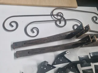 Metal shelf brackets/table legs