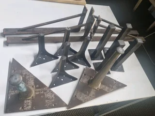 Metal shelf brackets/table legs