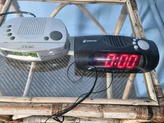 Clock radios each R100