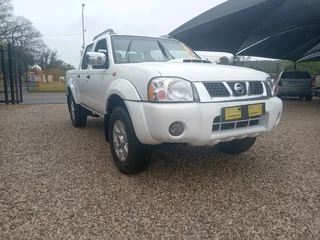 Nissan np300 2014