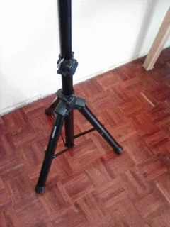 1 x Telefunken 5.1 Channel DVD Player TDV 500UB in Excellent Condition.