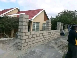 BRAAI AREAS...PLASTERING...PAVING