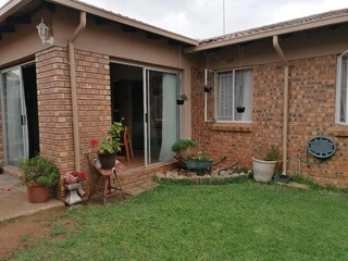 EASY LIVING TOWNHOUSE