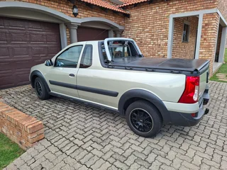 2014 Nissan NP200  16 valve high with 84000km