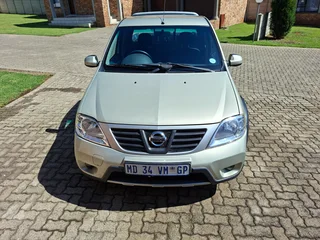 2014 Nissan NP200  16 valve high with 84000km