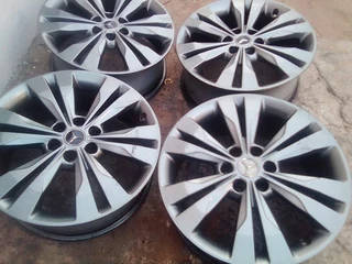 18 inch original Mercedes Benz AMG rims clean set available