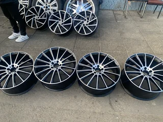 20 inch Mercedes v class rims v300d v250d e220d multi spoke rim clean set available with tyres 5/112