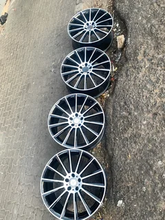 20 inch Mercedes ML,Gle,Gla,GLc,G63,S350,S500,Vclass V250d,V300d and e220 Multi spoke rims luxurious