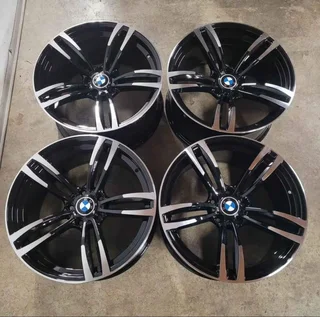 BMW M4 19 inch rims OEM original set available no repairs no cracks they&#39;re original