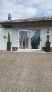 Cottage in Sarnia to let 064 908 4866