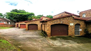 Beautiful 3-Bedroom Town House in a Popular Area