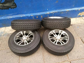 A set of 15inches 5x114.3 PCD mags with 195R15c tyres for toyota hilux low rider or toyota siyaya