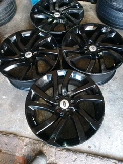 A set of 20inches original Land Rover Discovery sport mags rim 5x108 pcd also fit Land Rover Evoque