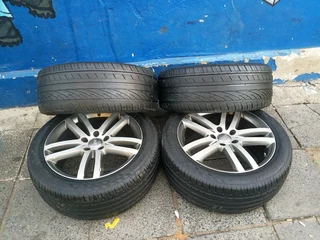 A set of 20inches original Audi Q7 mags 5x130 PCD with tyres. Also fit porsche cayenne / VW Touareg