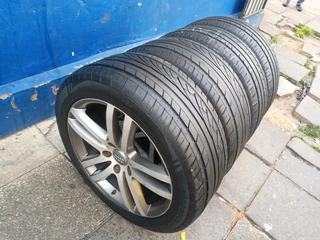 A set of 20inches original Audi Q7 mags 5x130 PCD with tyres. Also fit porsche cayenne / VW Touareg