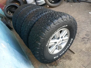 A set of 15inches original Toyota Hilux 4x4 mags rim 6x139.7 PCD with 31x10.50R15 BF Goodrich