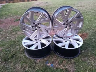 A set of 18inches original VW Golf 8 mags rim 5x112 PCD also fit Golf 5 6 7 and vw caddy / VW Tiguan