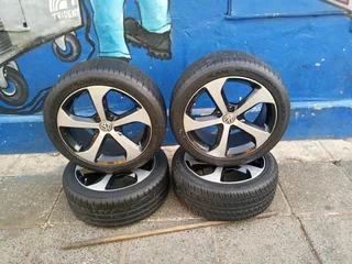 A set of 17inches original VW Golf 5 6 7 GTI and Golf R mags 5x112 PCD also fit VW caddy /Jetta 5 6