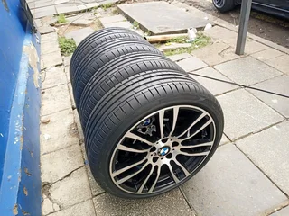 A set of 19inches OEM BMW F10 F20 F25 F30 mags rim 5x120 PCD Narrow and wide with runflat tyres