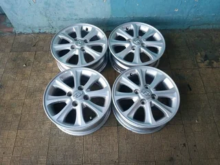 A set of 14inches original Hyundai i10 mags rim 4x100 PCD. this set are in perfect condition