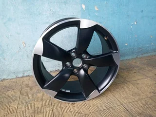 One single 18inch original Audi rim 5x112 PCD