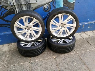 A set of 18inches original  Volvo V40 S40 mags rim 5x108 PCD also fit volvo V60 S60 and Ford focus