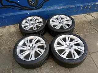 A set of 18inches original  Volvo V40 S40 mags rim 5x108 PCD also fit volvo V60 S60 and Ford focus