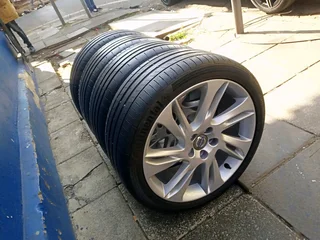 A set of 18inches original  Volvo V40 S40 mags rim 5x108 PCD also fit volvo V60 S60 and Ford focus