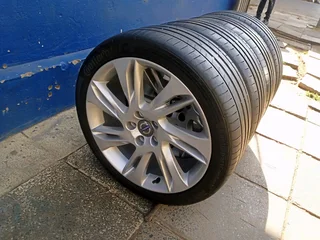 A set of 18inches original  Volvo V40 S40 mags rim 5x108 PCD also fit volvo V60 S60 and Ford focus