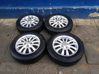 set of 15inches original Toyota etios mags 4x100 PCD with tyres also fit toyota corolla/ Toyota Runx