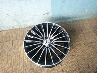 One single 18inch mercedes benz mag 5x112 PCD8JET45Still in good condition. (0730045063 contact me