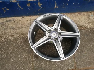 One single 18inch original AMG mercedes benz Mag 5x112 PCD7.5JET44This rim is in perfect condition