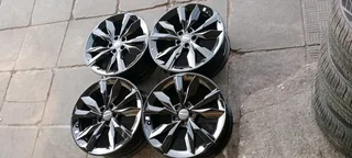 A set of 18inches original Omoda C5 mags 5x108 PCD. Also fit chery Tiggo