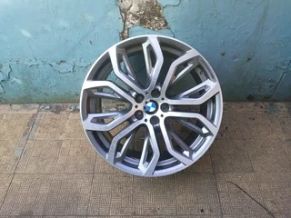 One single 21inch OEM /original BMW X5 X6 mag 5x120 PCD 10J IS40 This is in perfect condition