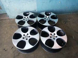 A set of 18inches original VW Golf 5 6 7 GTI mags 5x112 PCD. Also fit VW caddy /Jetta 5 6 and Audi