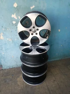 A set of 18inches original VW Golf 5 6 7 GTI mags 5x112 PCD. Also fit VW caddy /Jetta 5 6 and Audi