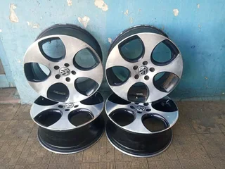 A set of 18inches original VW Golf 5 6 7 GTI mags 5x112 PCD. Also fit VW caddy /Jetta 5 6 and Audi