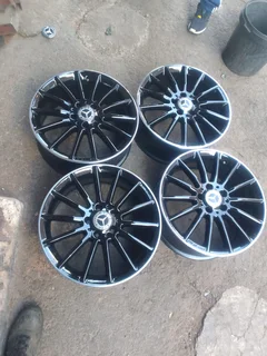 A set of 18inches OEM /original AMG Mags 5x112 PCD for Mercedes Benz or Vito. Also fit VW Golf 5 6 7