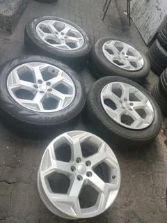 A set of 5x20inches original Range Rover sport mags 5x120 PCD. Selling rims only no tyres.