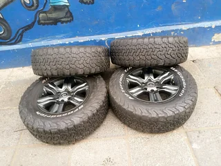 A set of 17inches original Toyota 4x4 mags rim 6x139.7 PCD with BF Goodrich tyres