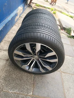 A set of 20inches original VW Tiguan mags 5x112 PCD also fit VW T-Roc or any 5x112 PCD /5x114.3 PCD