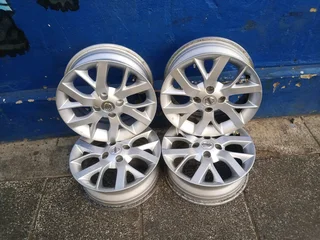 A set of 15inches original Nissan almera mags rim 4x100 PCD. Also fit Nissan NP200 / Nissan magnite