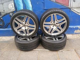 A set of 21inches OEM /original AMG Mags 5x112 PCD with tyres for Mercedes ML 10J ET56 Also fit GLE