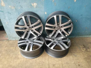 A set of 16inches original Golf 5 /6 mags 5x112 PCD. Also fit VW caddy jetta /VW caddy /Toyota quest