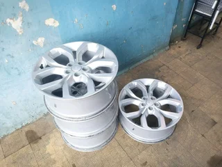 A clean set of 19inches original Land Rover Evoque mags 5x108 PCD also fit Land Rover Velar