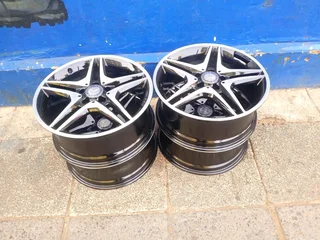 A set of 18inches OEM /original AMG Mags 5x112 PCD for Mercedes Benz /Vito /Viano and Mercedes GLA
