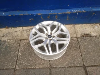 One single 20inch OEM/original Land Rover Evoque rim 5x108 PCD 8.0J Offset 45 This rim is in perfect