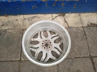 One single 20inch OEM/original Land Rover Evoque rim 5x108 PCD 8.0J Offset 45 This rim is in perfect
